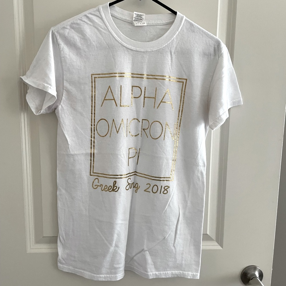Alpha omicron pi t shirt ✨